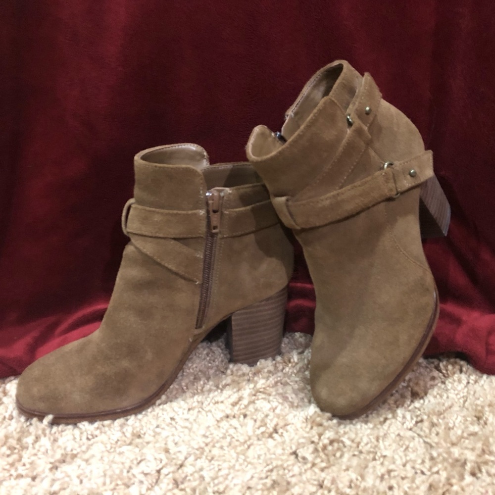 NWOB Gianni Binning, suede strappy booties